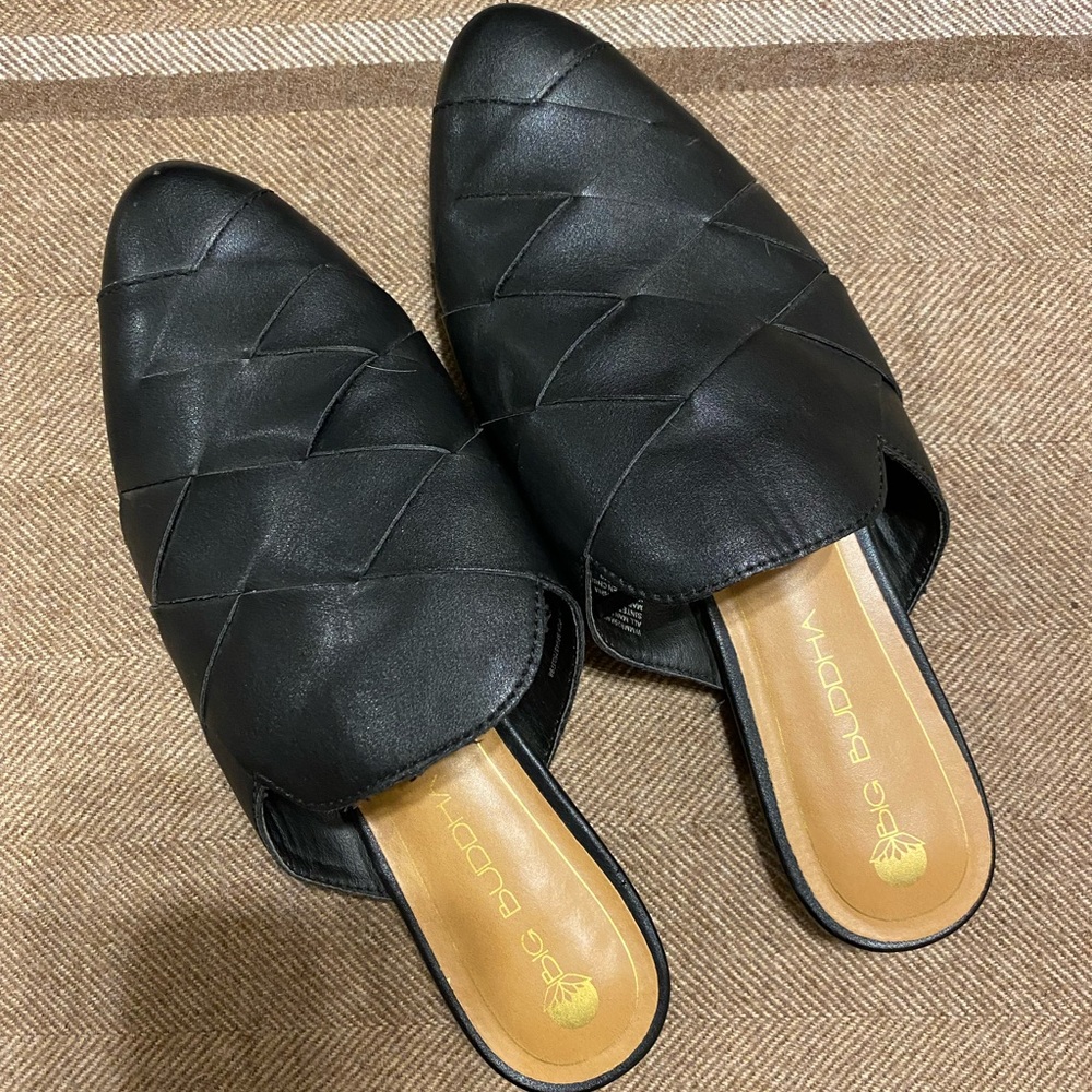 Flats by Big Buddha black size8